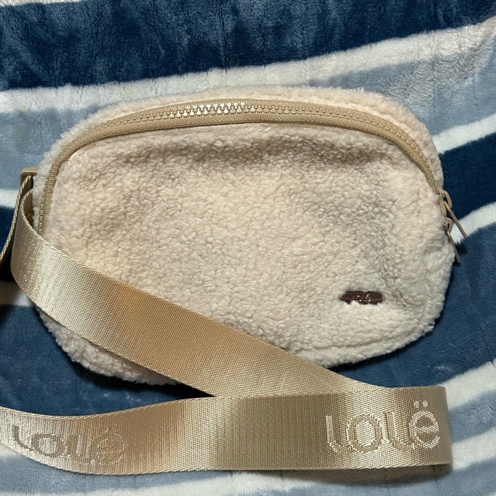 Lole cream faux fur crossbody bag - Picture 2 of 5